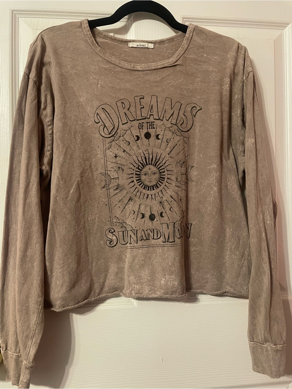 Acemi ‘Dreams of the Sun and Moon’ Dusty Mauve Crewneck Graphic Long Sleeve Tee